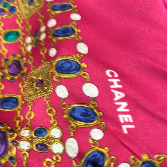 🚨CHANEL Cabochon Scarf